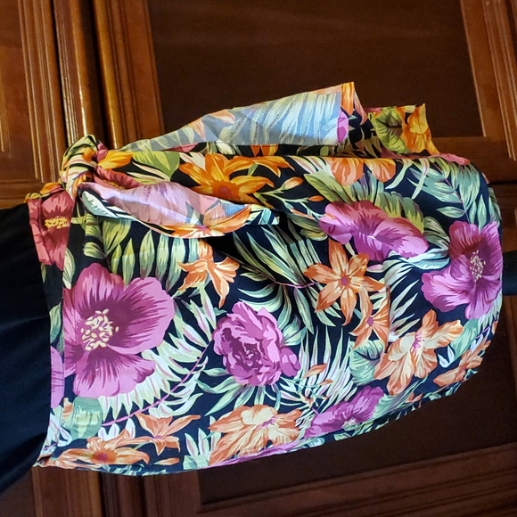 Tropical wrap skirt - Picture 2 of 3